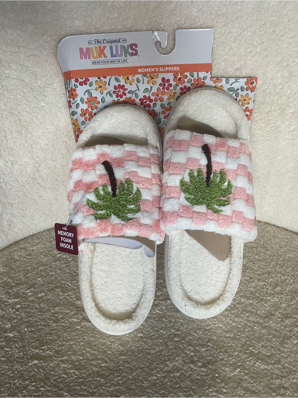 Muk Luks Size Medium Pink and White Slide Slippers with Green Palm Embroidery